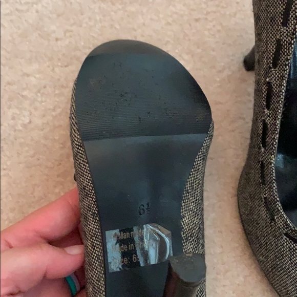 Gray heels - Picture 2 of 2